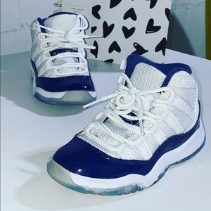 EUC Jordan 11 “win like 82” retro sneakers